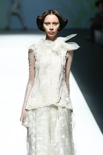 ソマルタ(SOMARTA) 2013年春夏コレクション - 植物の神秘に、西洋と東洋の美を重ねて｜写真99