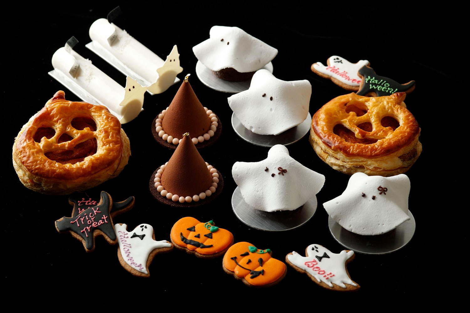 パレスホテル東京、ハロウィン限定スイーツ"オバケ"のチョコケーキ＆南瓜クリーム入りクロッカン｜写真1