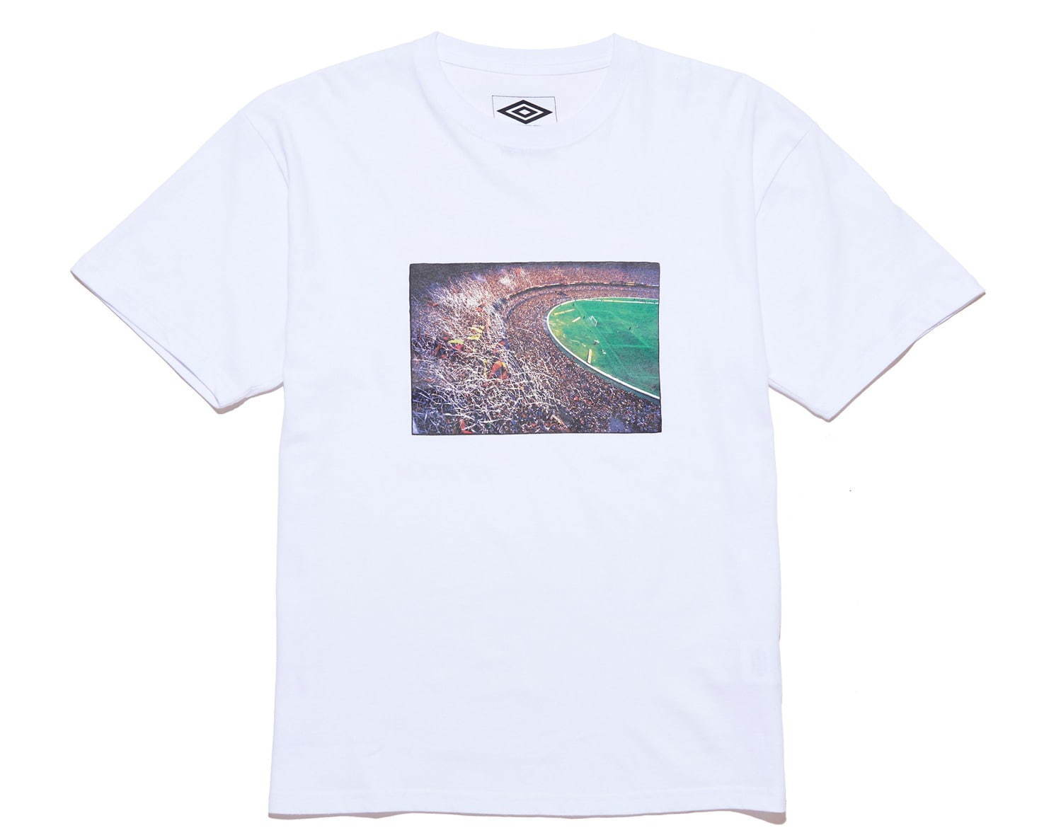 アンブロ×キンフォーク、サッカーのユニフォームを再現したシャツやロゴTシャツなど｜写真7