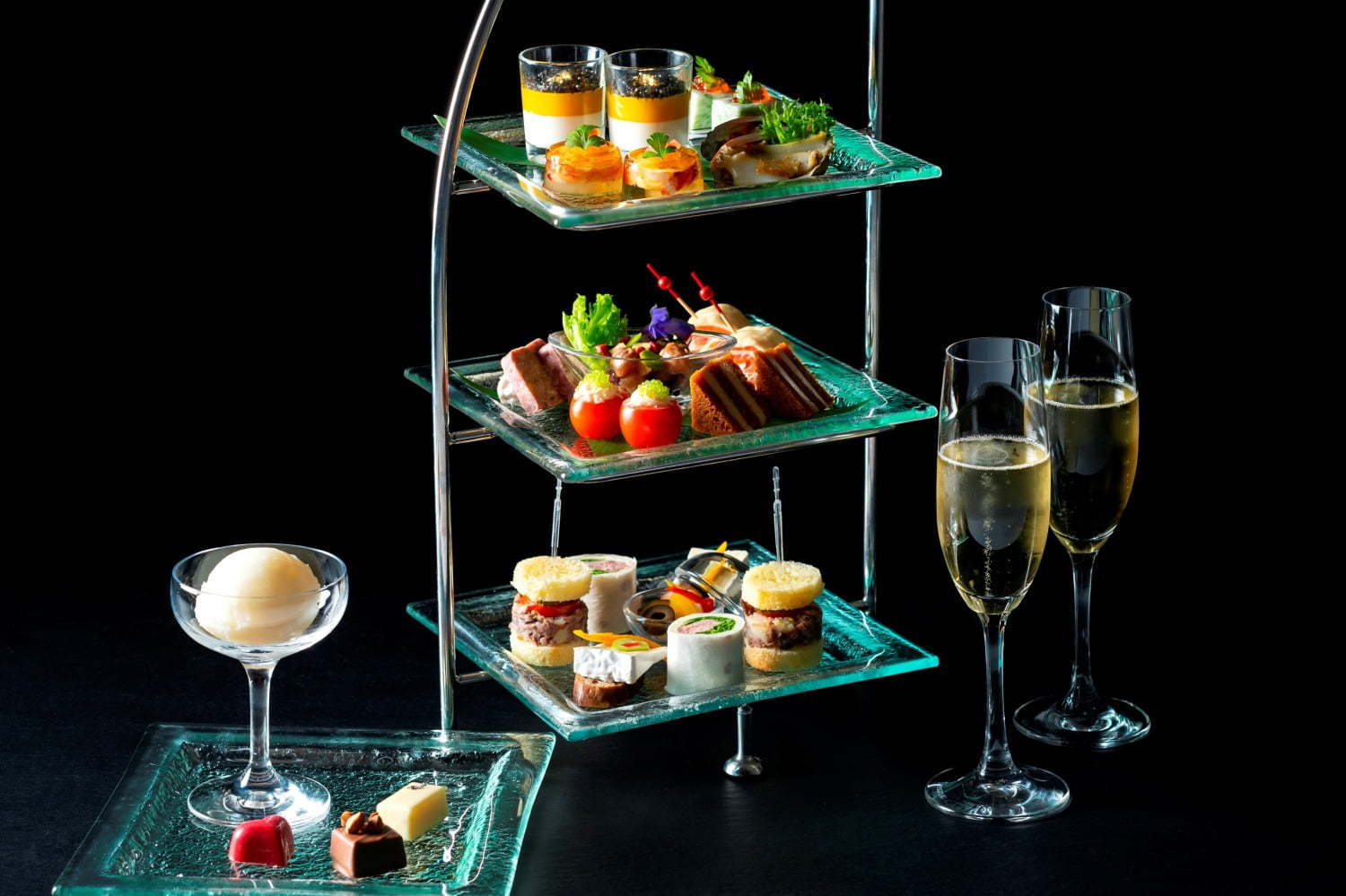 ブリッジ｜“大人のお茶会”「イブニングハイティー」横浜で、シャンパンと味わうティースタンドオードブル