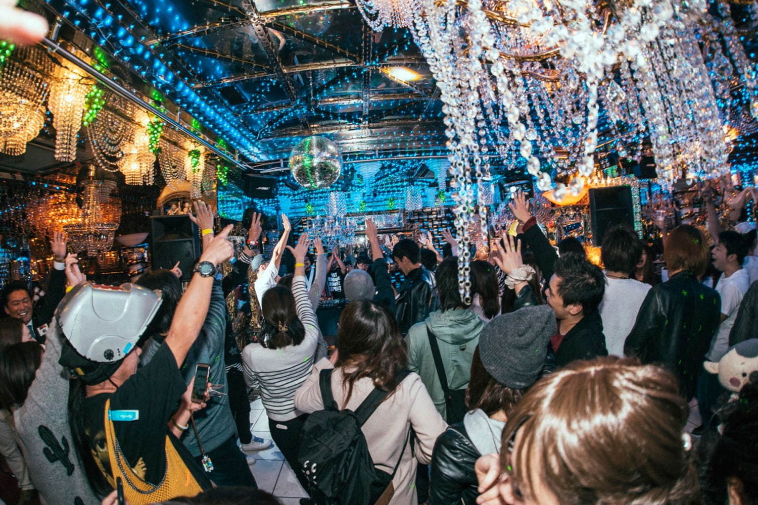 音楽×マグロ解体ショー「マグロハウス盆踊り」新宿で開催、マグロとシャンパンを非日常空間で｜写真12