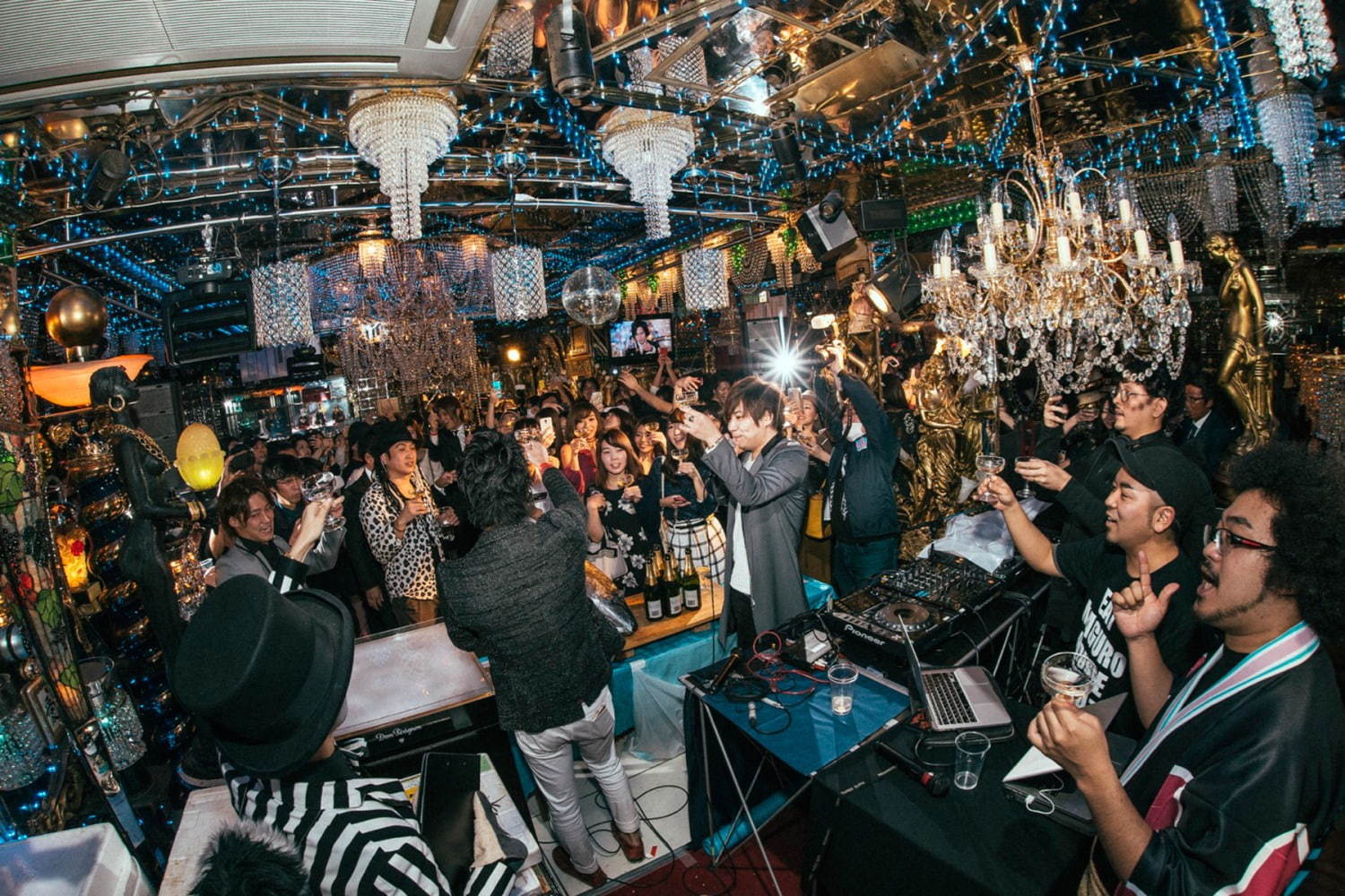 音楽×マグロ解体ショー「マグロハウス盆踊り」新宿で開催、マグロとシャンパンを非日常空間で｜写真13