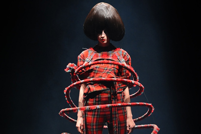 アリスアウアア 2013年春夏コレクション - 原点であるロンドンにオマージュを捧げた幻想的な世界