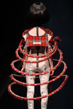 アリスアウアア 2013年春夏コレクション - 原点であるロンドンにオマージュを捧げた幻想的な世界｜写真14