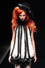 アリスアウアア 2013年春夏コレクション - 原点であるロンドンにオマージュを捧げた幻想的な世界｜写真25