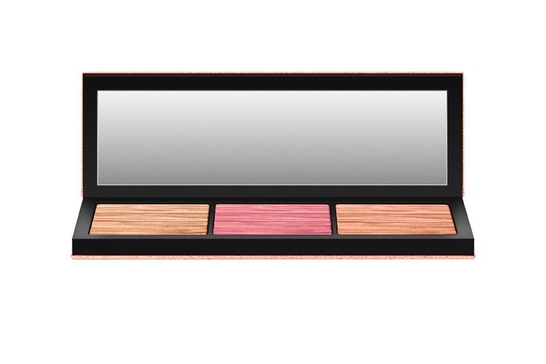 M·A·C“キラキラ”輝く限定コスメ、全3色入りフェイスパウダーや単色アイシャドウなど