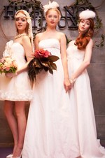 おしゃれな花嫁のためのH.P.FRANCE BIJOUX×ウーアンジュ(w*ange)のコラボドレス｜写真1