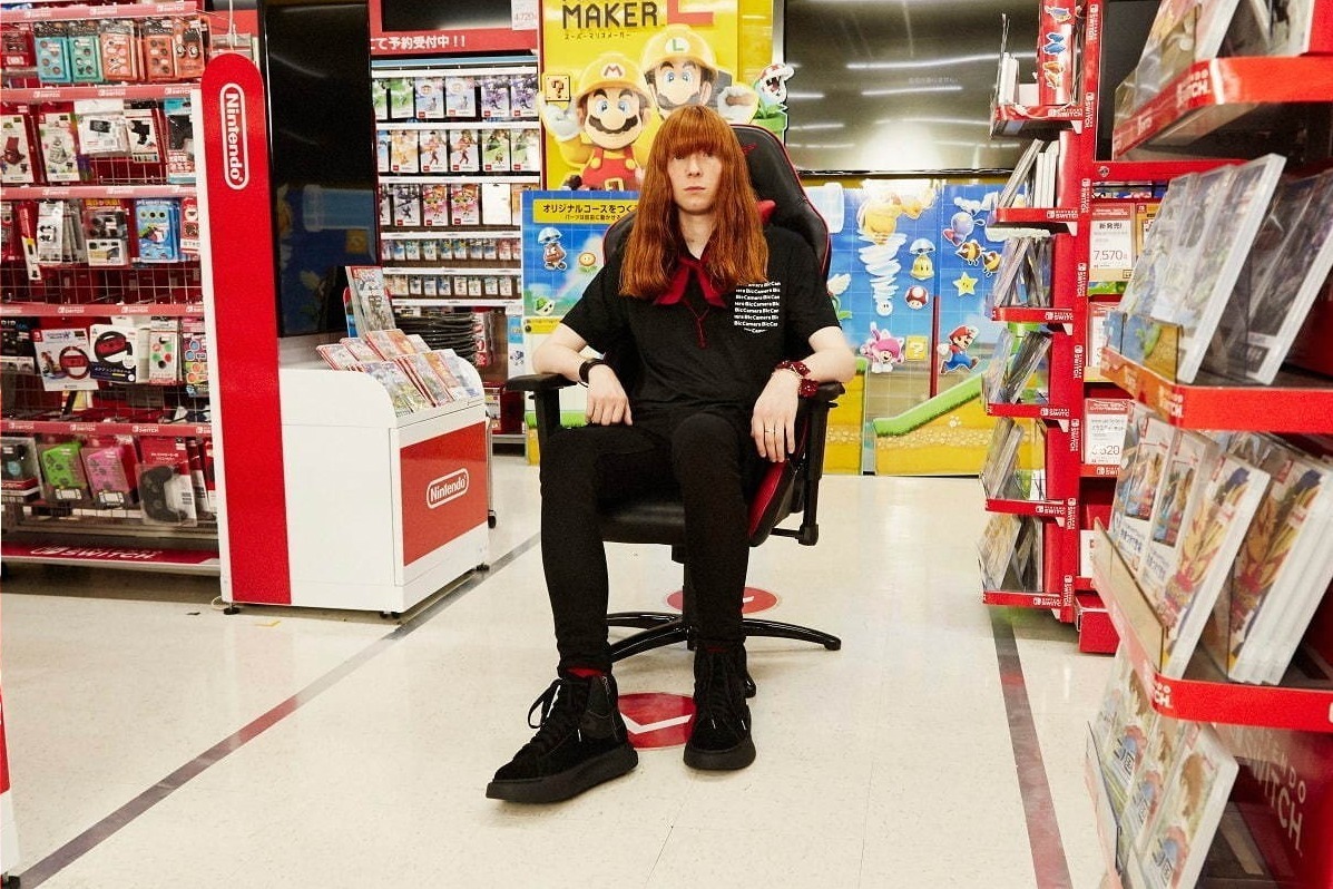 ユニフォーム(制服)｜ダイエットブッチャースリムスキンがビックカメラ渋谷東口店制服デザイン、買物袋やCMソングから着想