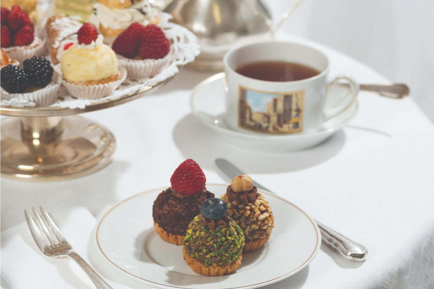 ギンザシックス「カフェ コヴァ ミラノ」