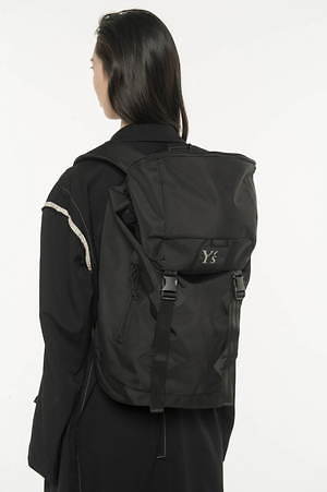 Y's×ニューエラのユニセックスコレクション“アンバランス”ロゴ