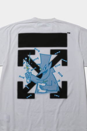 オフ-ホワイト×藤原ヒロシのフラグメントから矢印モチーフTシャツ 
