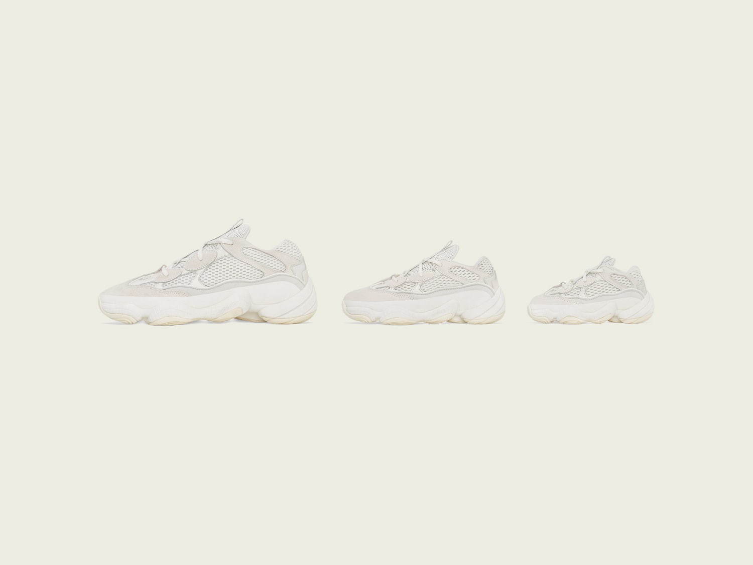 アディダス×カニエ・ウエスト「YEEZY 500 BONE WHITE」オールホワイトのスニーカー | 写真