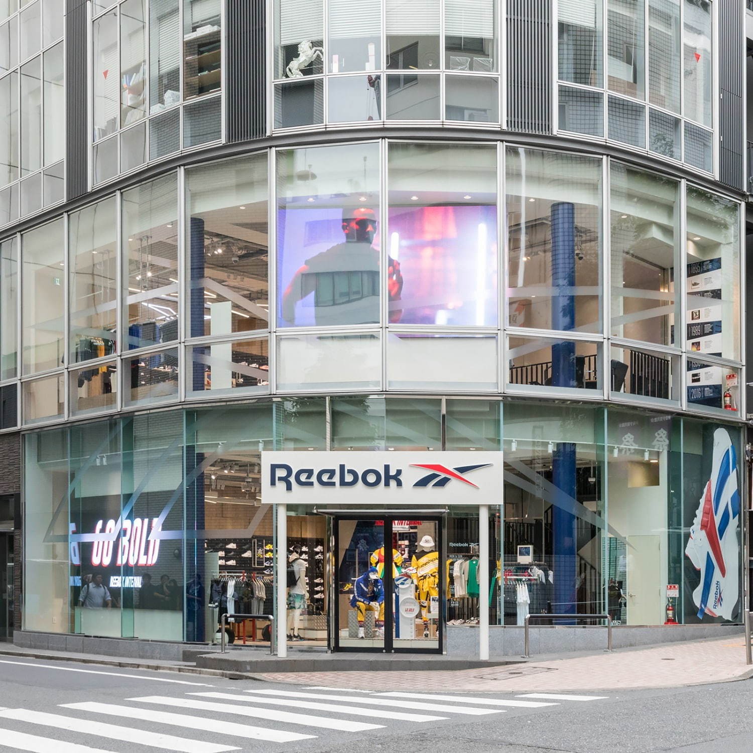 リーボック(Reebok) リーボックストア 渋谷｜写真15