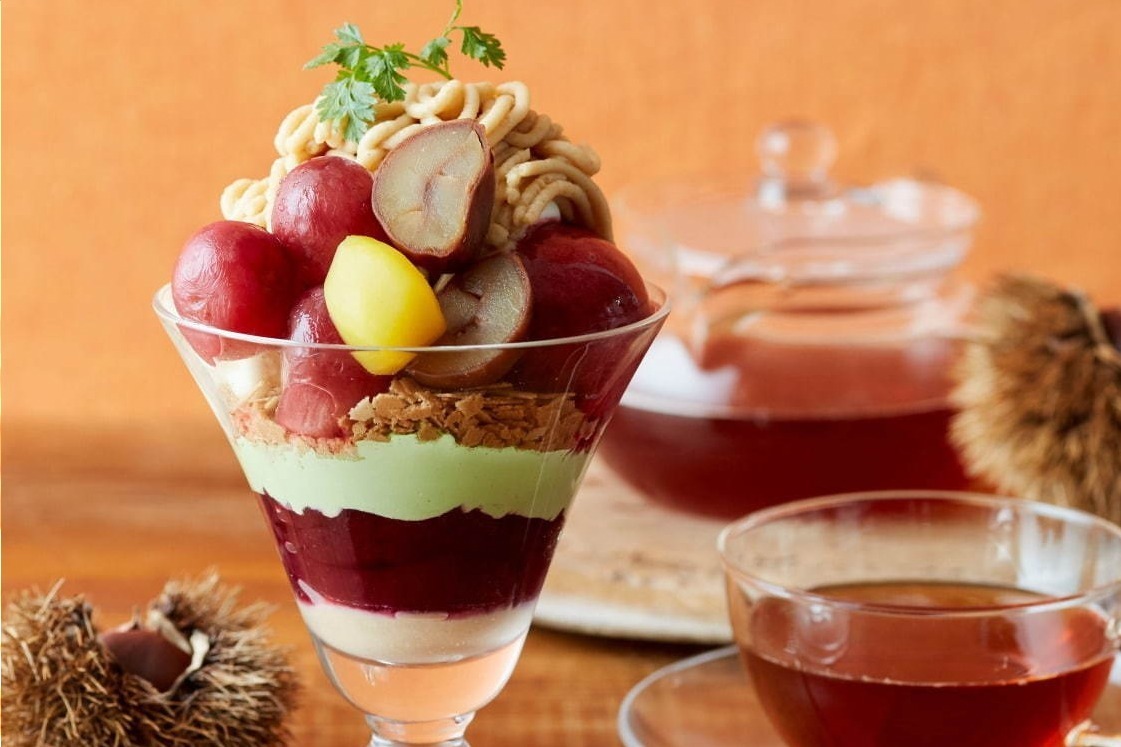 アフタヌーンティー・ティールーム「渋皮栗と焼きぶどうのモンブランパフェ」