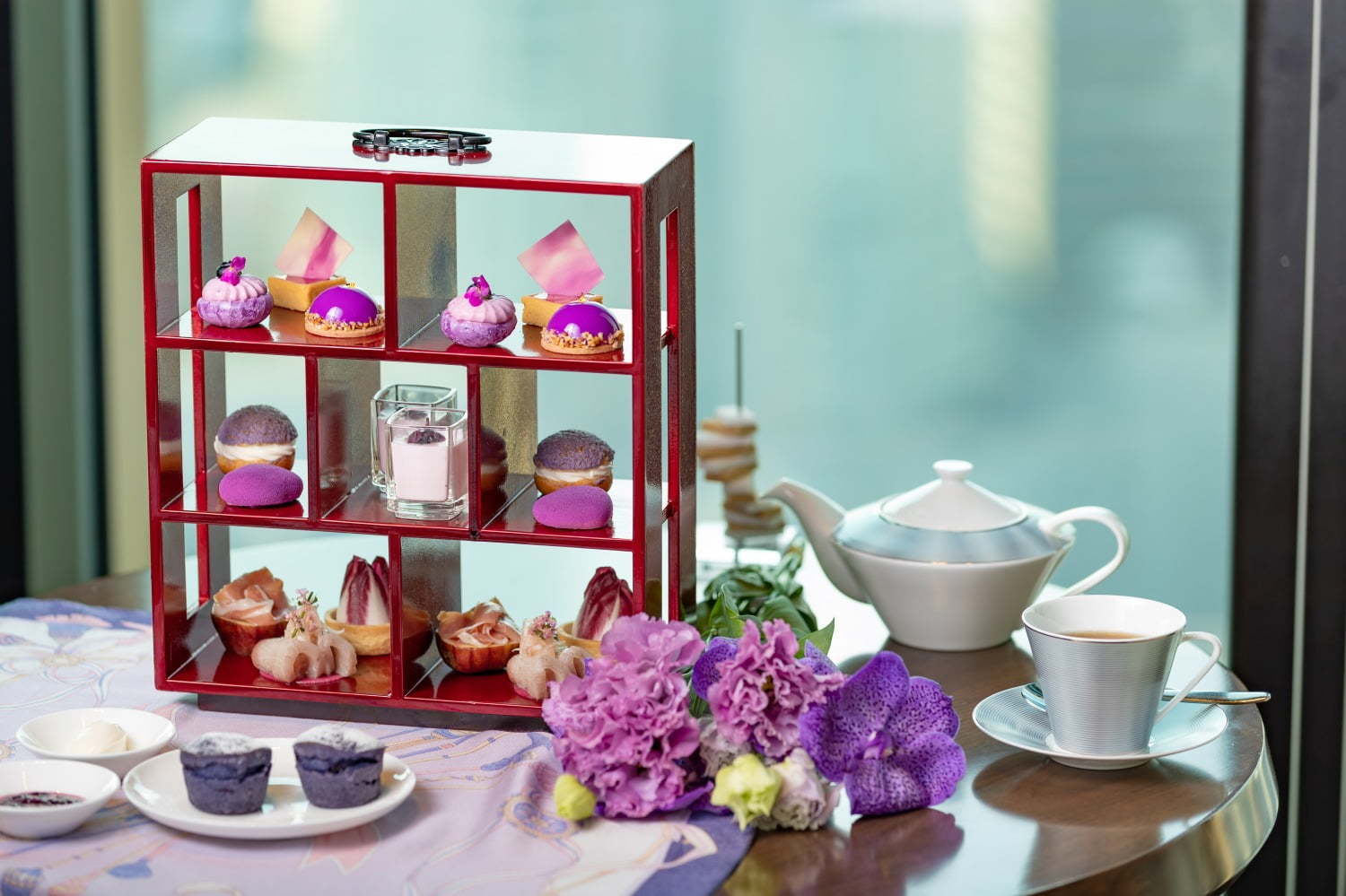 コンラッド大阪「ミレニアル・パープル」