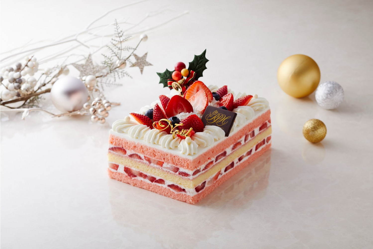 ロイヤルパークホテルのクリスマス、丸いサンタを乗せたムースケーキや“お菓子の家”ケーキなど｜写真7