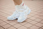 ルコック スポルティフのアトモス限定ウィメンズスニーカー、ボリュームのあるシルエットの2型｜写真3