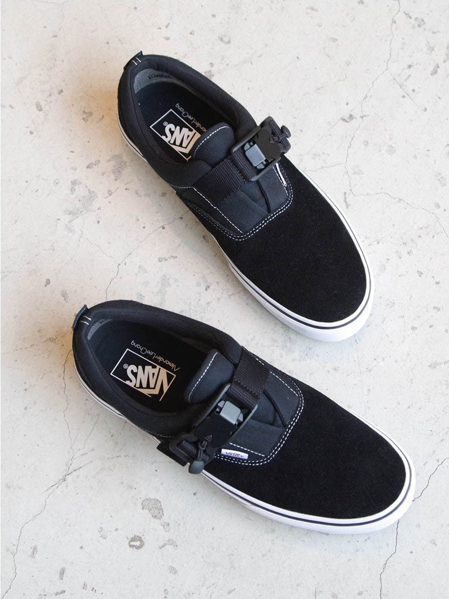 VANS×アレキサンダー リー チャン新スニーカー“磁力バックル