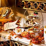 “不思議の国のアリス”秋限定アフタヌーンティーが大阪・心斎橋で、うさぎやトランプ兵のスイーツ｜写真2