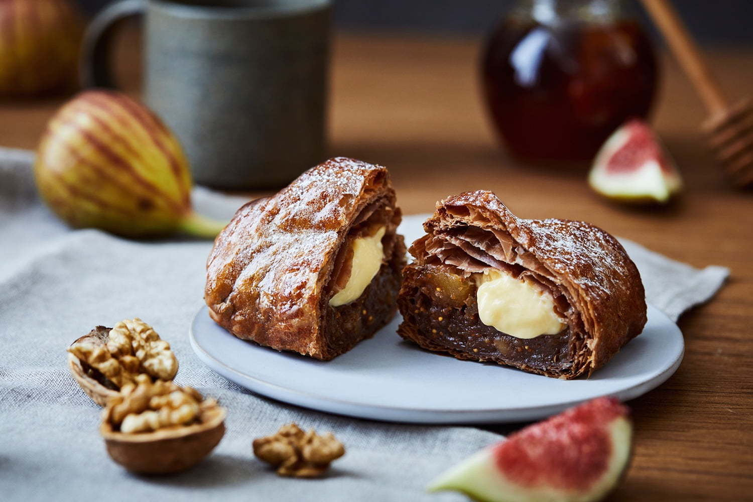 リンゴ「RINGO」秋限定「焼きたてカスタードいちじくアップルパイ」