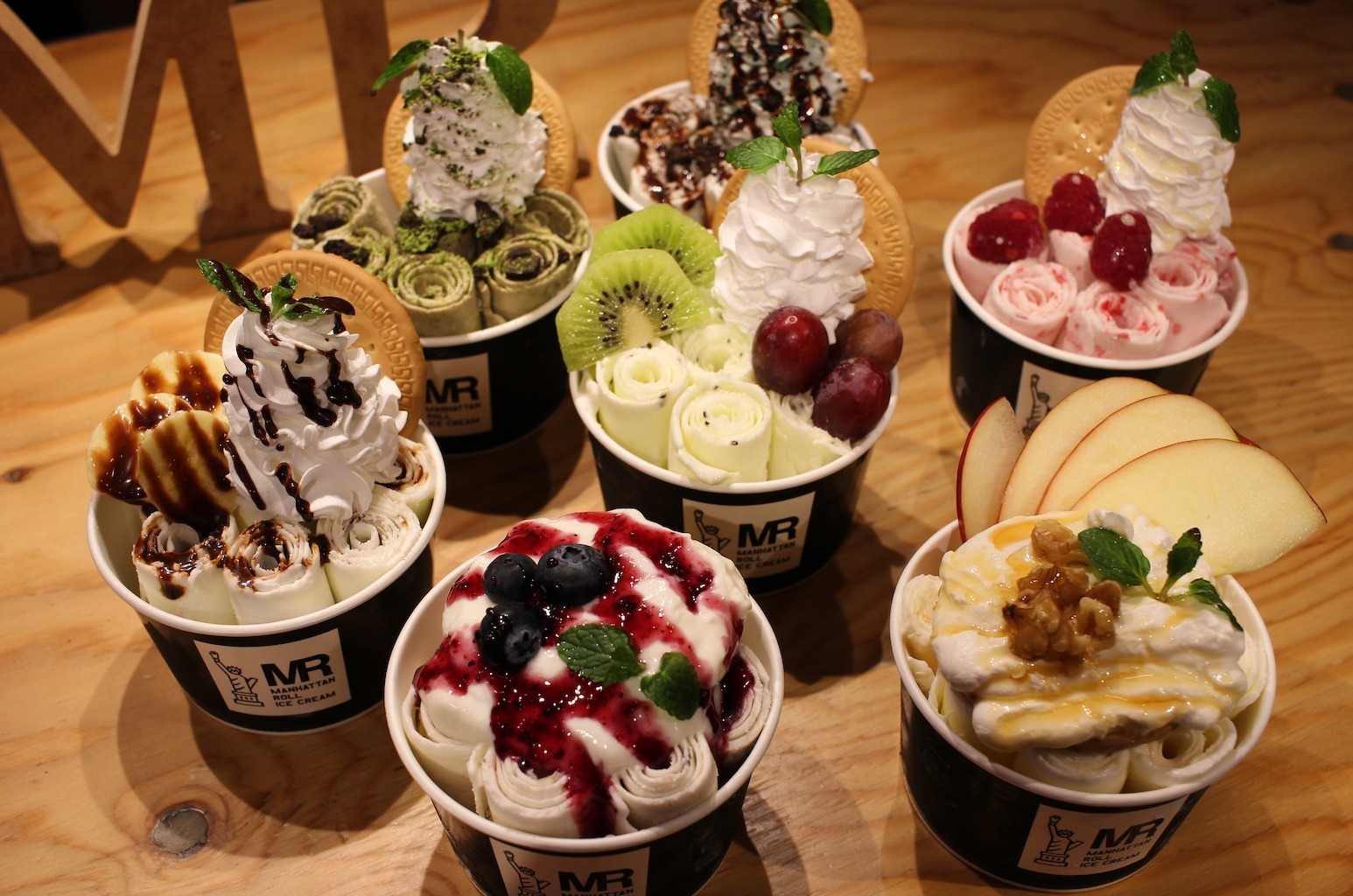 ロールアイス専門店「マンハッタンロールアイスクリーム」アイスを100円で提供、原宿など限定6店舗で | 写真