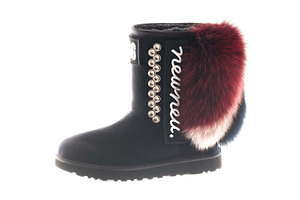 アグ×ニューニューのショートブーツ、アートピースで自分好みにカスタマイズ出来る1足