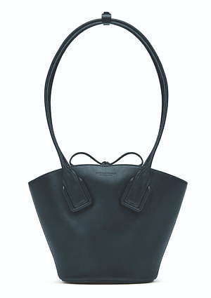 ボッテガ・ヴェネタ19年秋のメンズ&ウィメンズ新作バッグ、日本限定カラーが大阪で先行発売|写真1