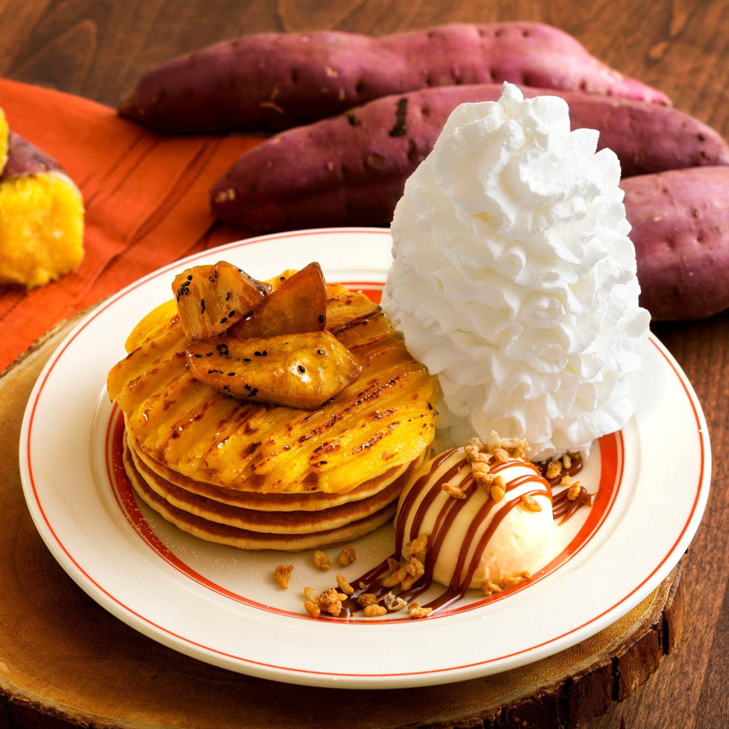 エッグスンシングス スイートポテトパンケーキ 甘い安納芋のペースト 大学芋のトッピング ファッションプレス