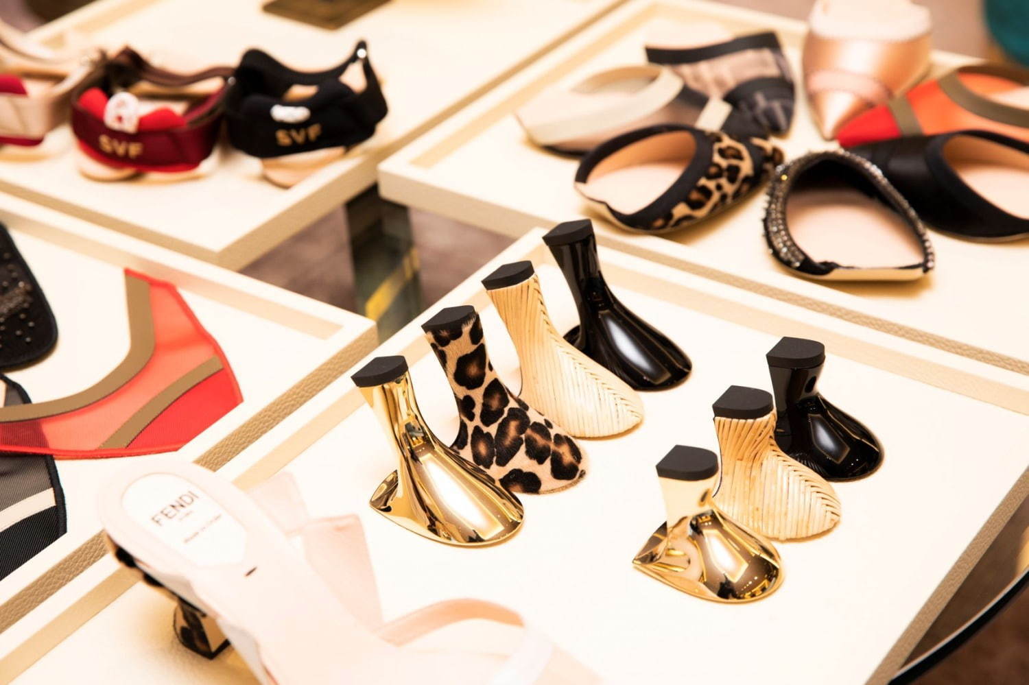 フェンディ「コリブリ」