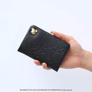 ジャムホームメイド×ベアブリック、金のベアブリックフェイス