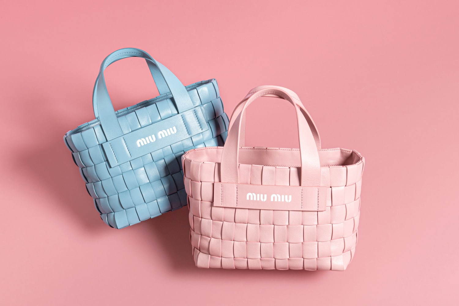 近年モデル MIUMIU ミュウミュウ 折り財布 イントレッチオ ピンク レザー