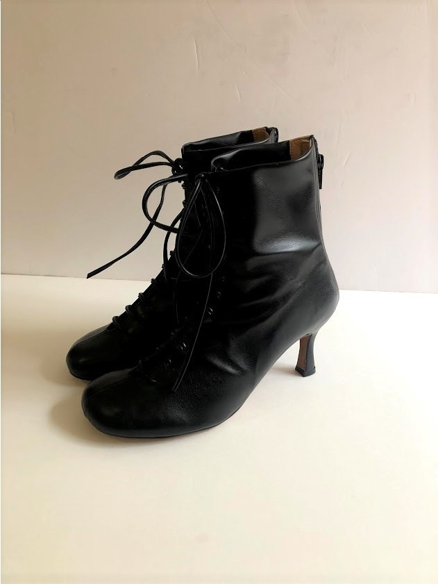 SQ STRC LACE-UP BOOTS 43,000円
発売時期：2019年9月中旬予定
展開店舗：エストネーション、ナノ・ユニバース、髙島屋、博多大丸