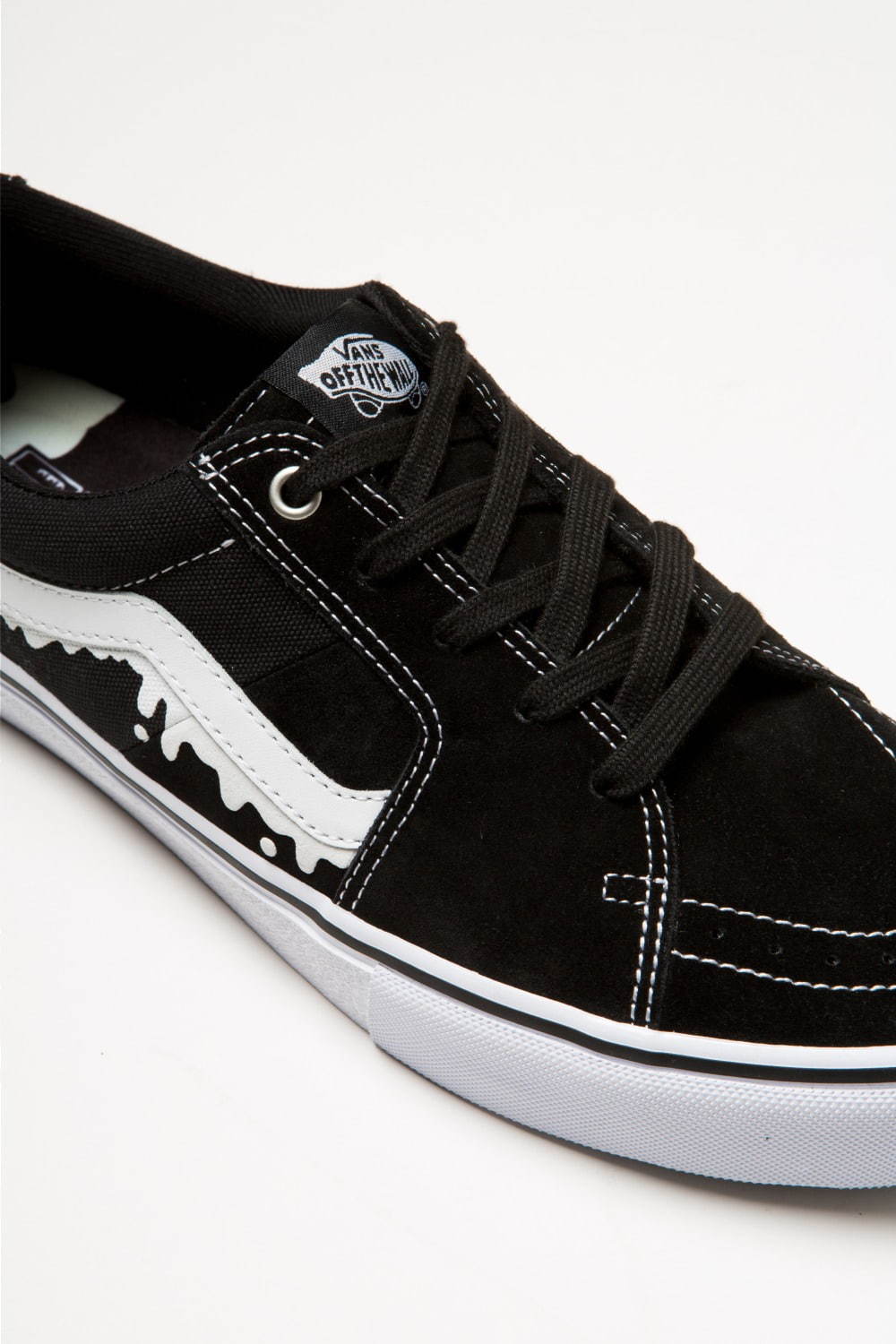 VANS×マジカル・モッシュ・ミスフィッツのスニーカー、“ドロドロ 
