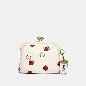 コーチ「アップル プリント」日本限定発売、リンゴを散りばめた 販売特売 【COACH】りんご柄バッグ ショルダーバッグ