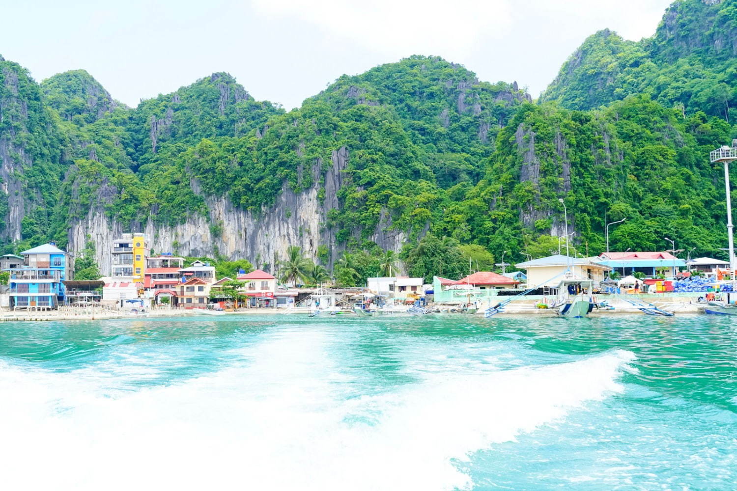 フィリピンの楽園「エルニド」最後の秘境と呼ばれるエメラルドグリーンの海とは？｜写真97