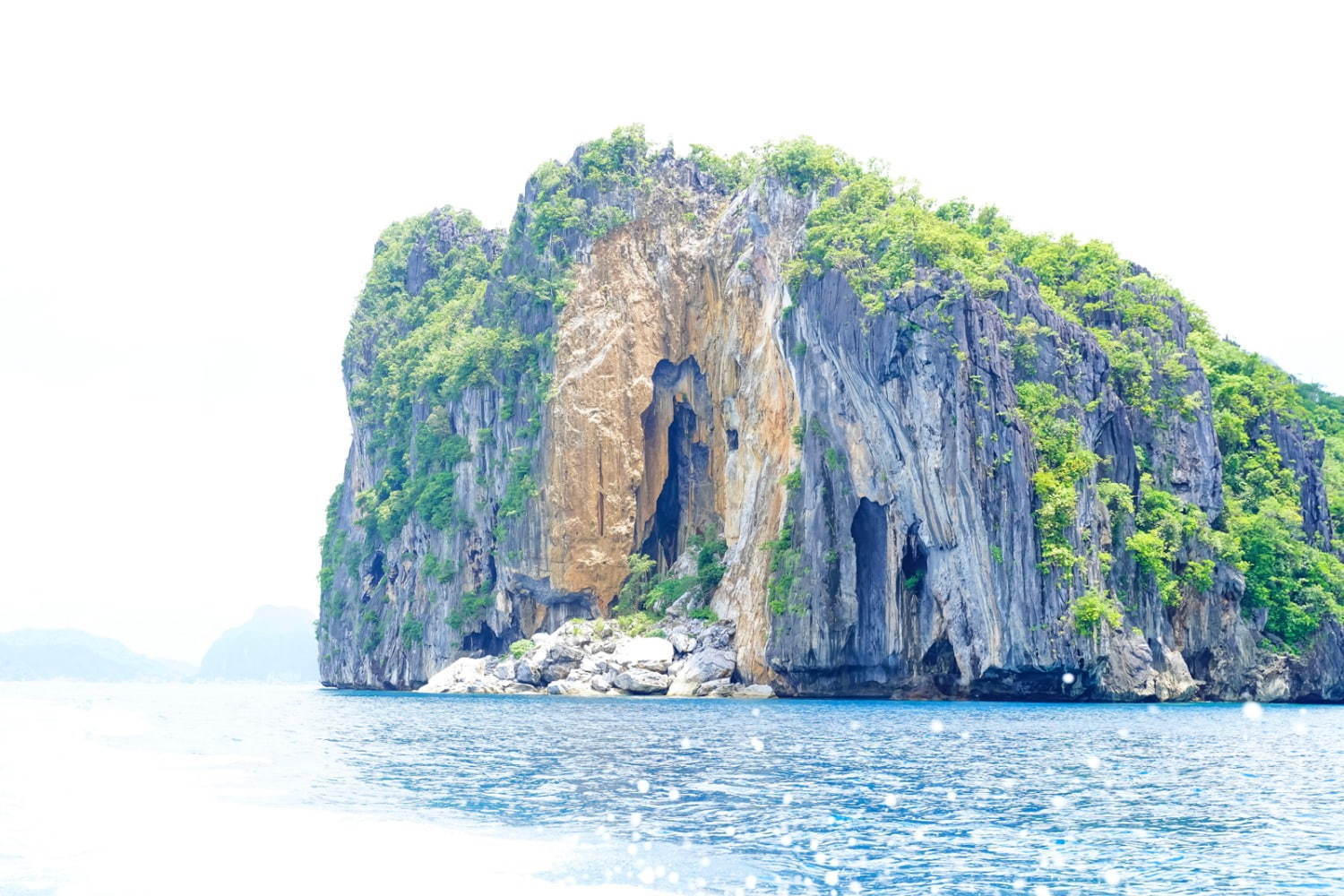 フィリピンの楽園「エルニド」最後の秘境と呼ばれるエメラルドグリーンの海とは？｜写真46