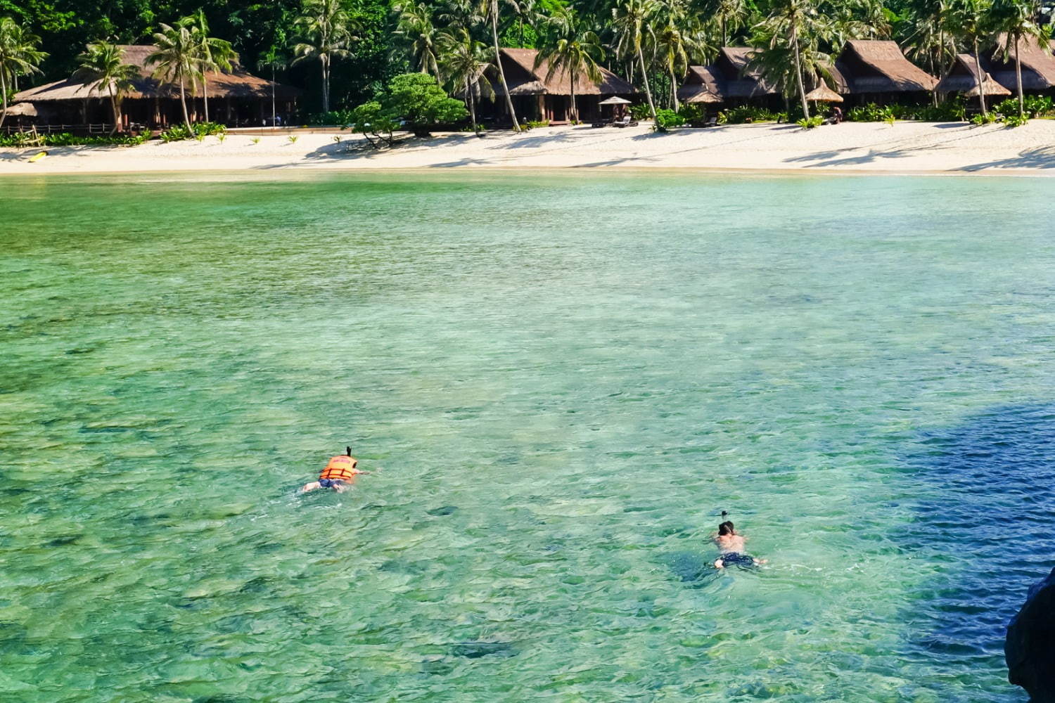 フィリピンの楽園「エルニド」最後の秘境と呼ばれるエメラルドグリーンの海とは？｜写真3