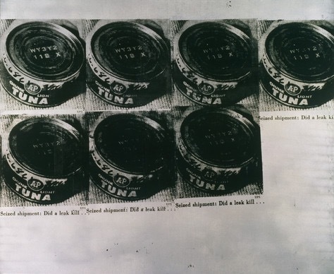 アンディ・ウォーホル《ツナ缶の惨事》1963年 アンディ・ウォーホル美術館蔵 麻にシルクスクリーン・インク、シルバー塗料 173.4×210.8cm