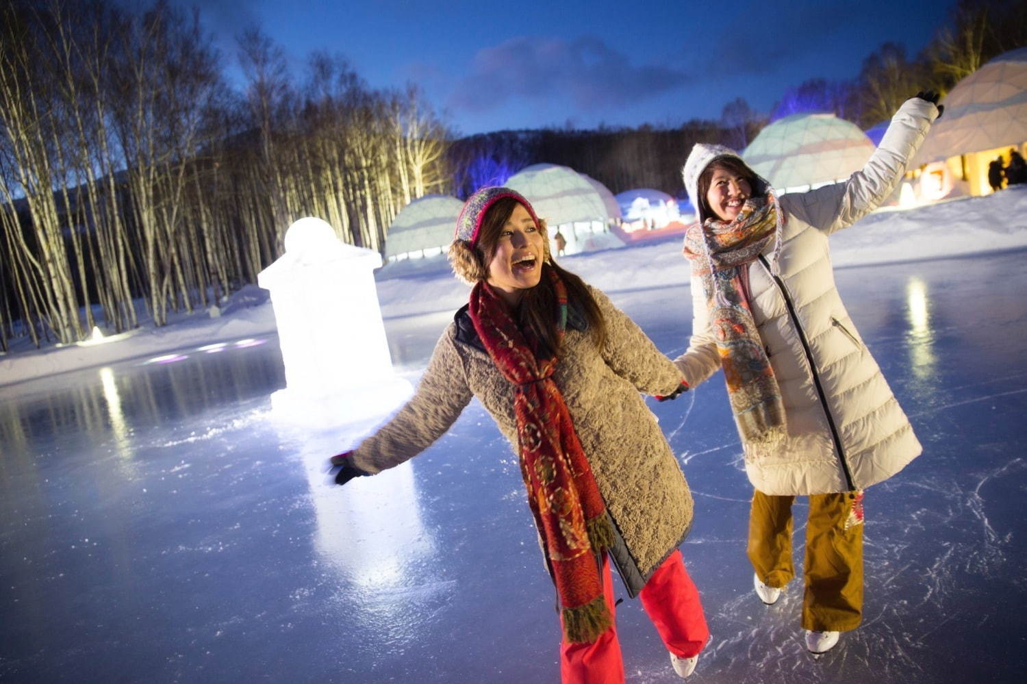 北海道・星野リゾート トマムの氷の街「アイスヴィレッジ」氷上のスイーツショップや本格的バー｜写真16