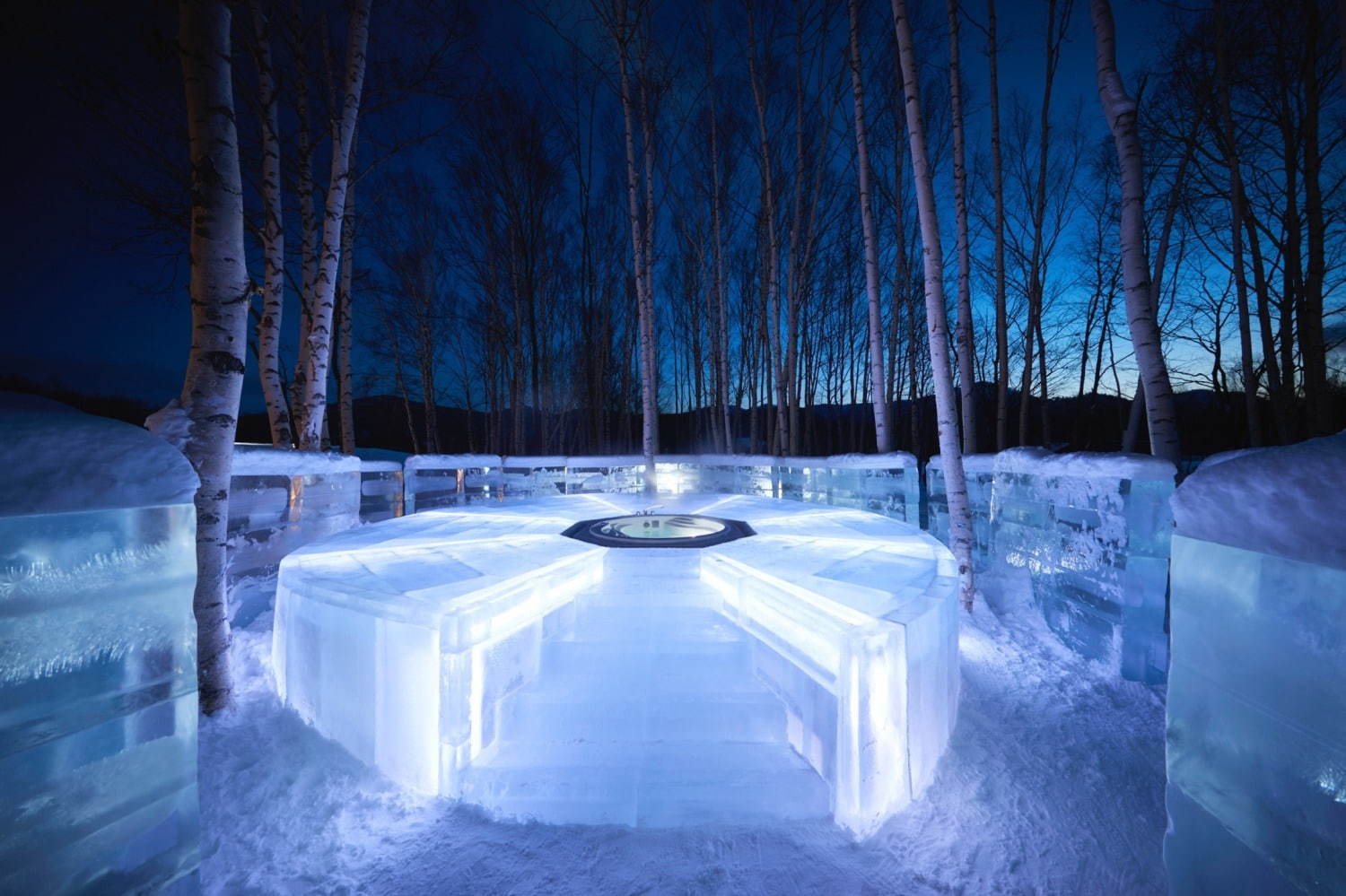 北海道・星野リゾート トマムの氷の街「アイスヴィレッジ」氷上のスイーツショップや本格的バー｜写真11