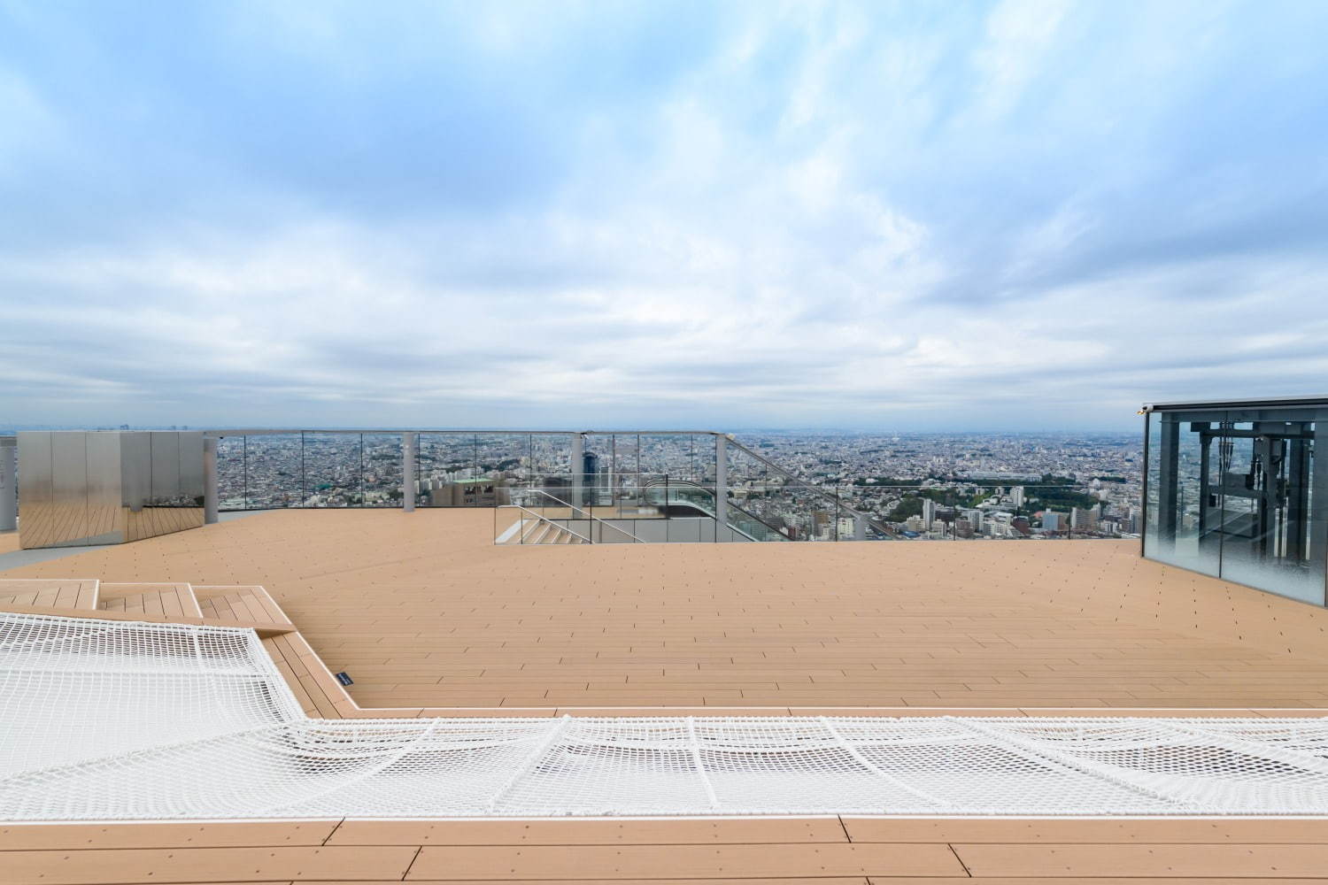 渋谷スクランブルスクエアの展望台「渋谷スカイ」地上約230m日本最大級の屋上天望空間、音楽バーも｜写真44