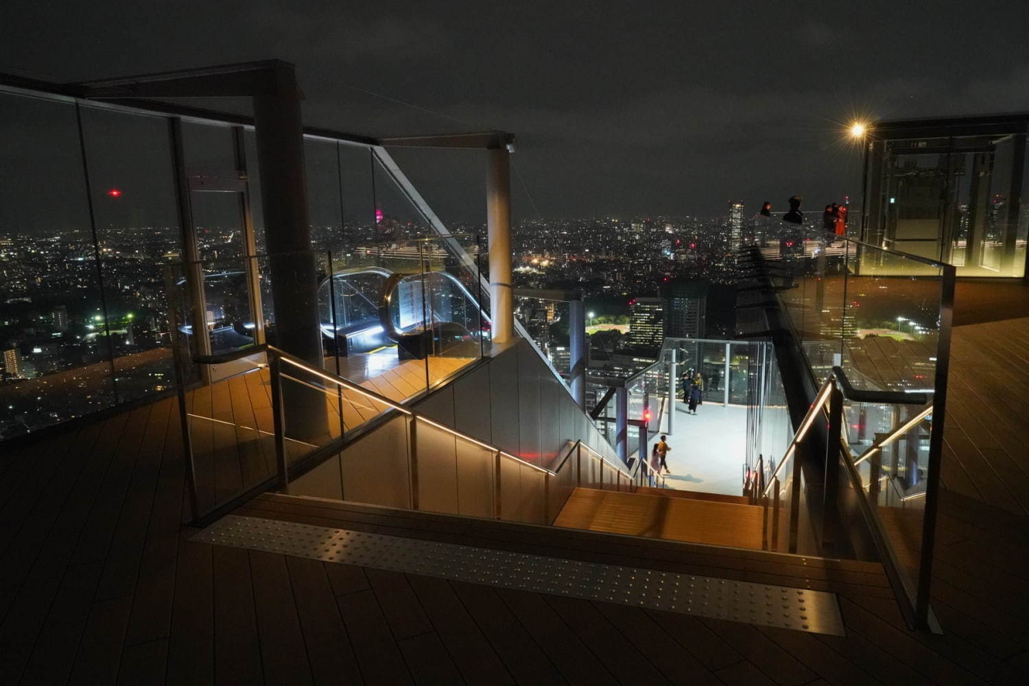 渋谷スクランブルスクエアの展望台「渋谷スカイ」地上約230m日本最大級の屋上天望空間、音楽バーも｜写真9