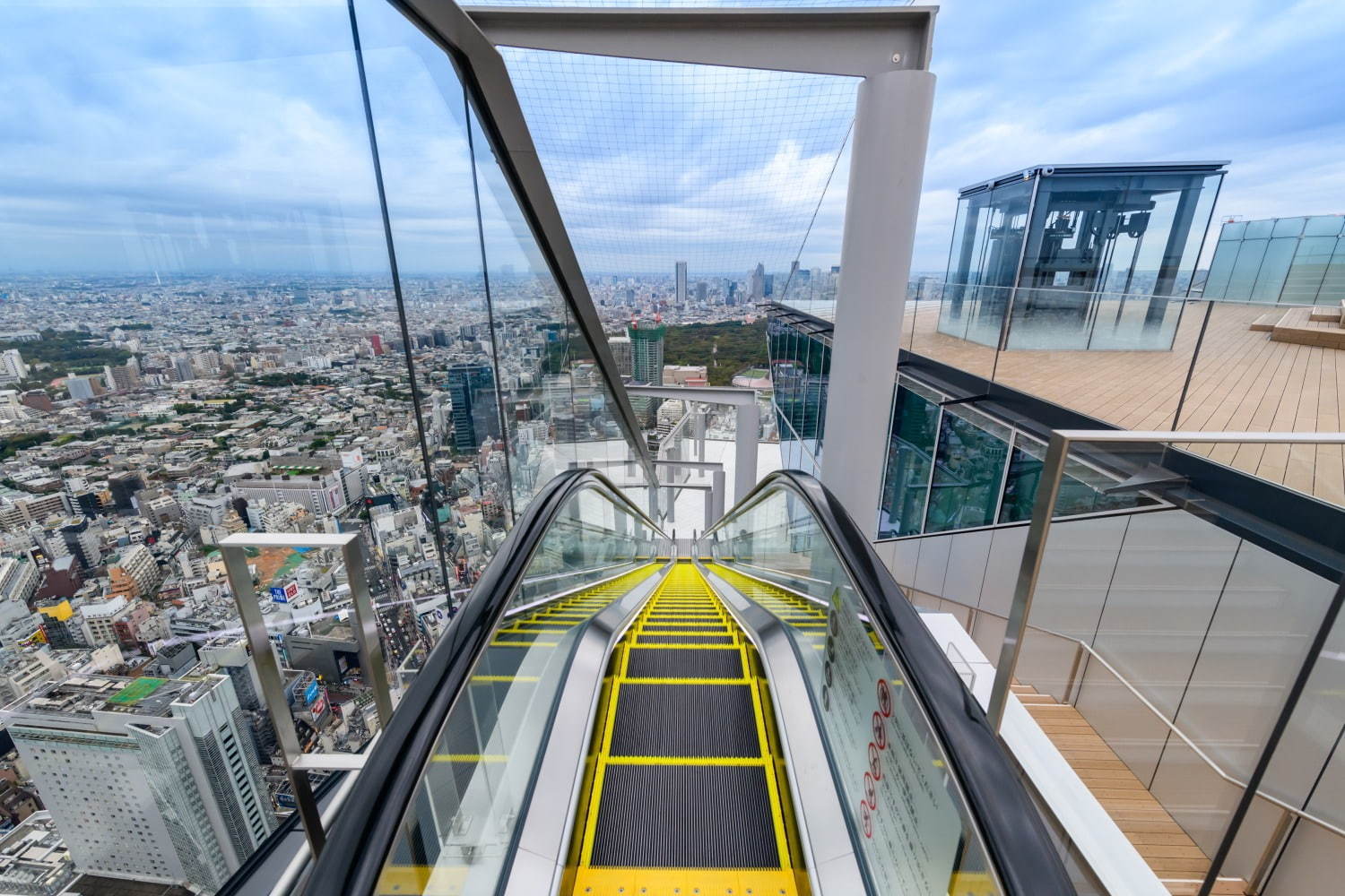 渋谷スクランブルスクエアの展望台「渋谷スカイ」地上約230m日本最大級の屋上天望空間、音楽バーも｜写真47
