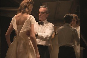 女子力upを狙え おしゃれで可愛いファッション映画 真似したい着こなし多数 一流ブランドも ファッションプレス