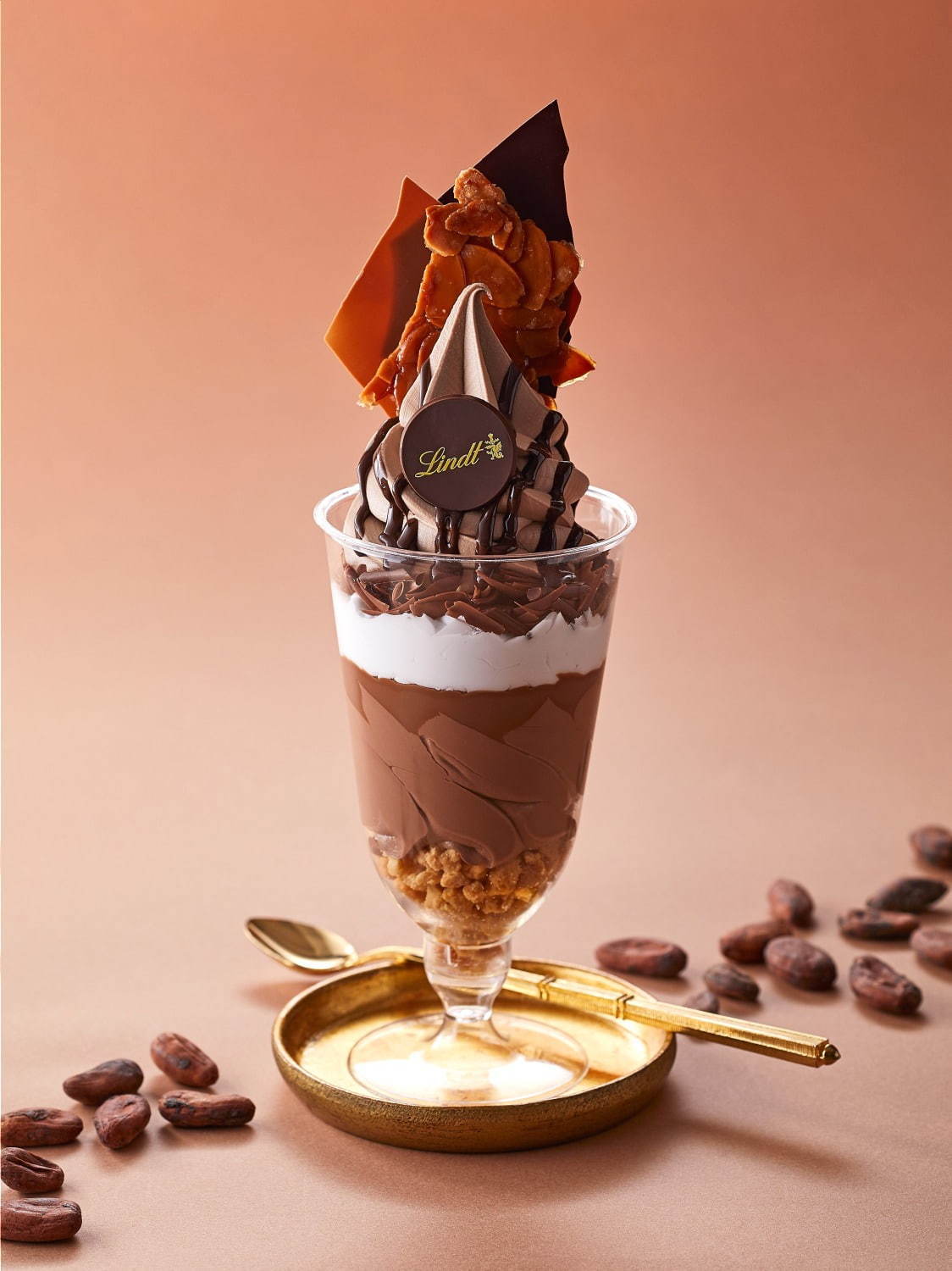 リンツ ショコラ カフェから“カカオ香る”ミルク×ダークチョコレートの濃厚パフェ｜写真1