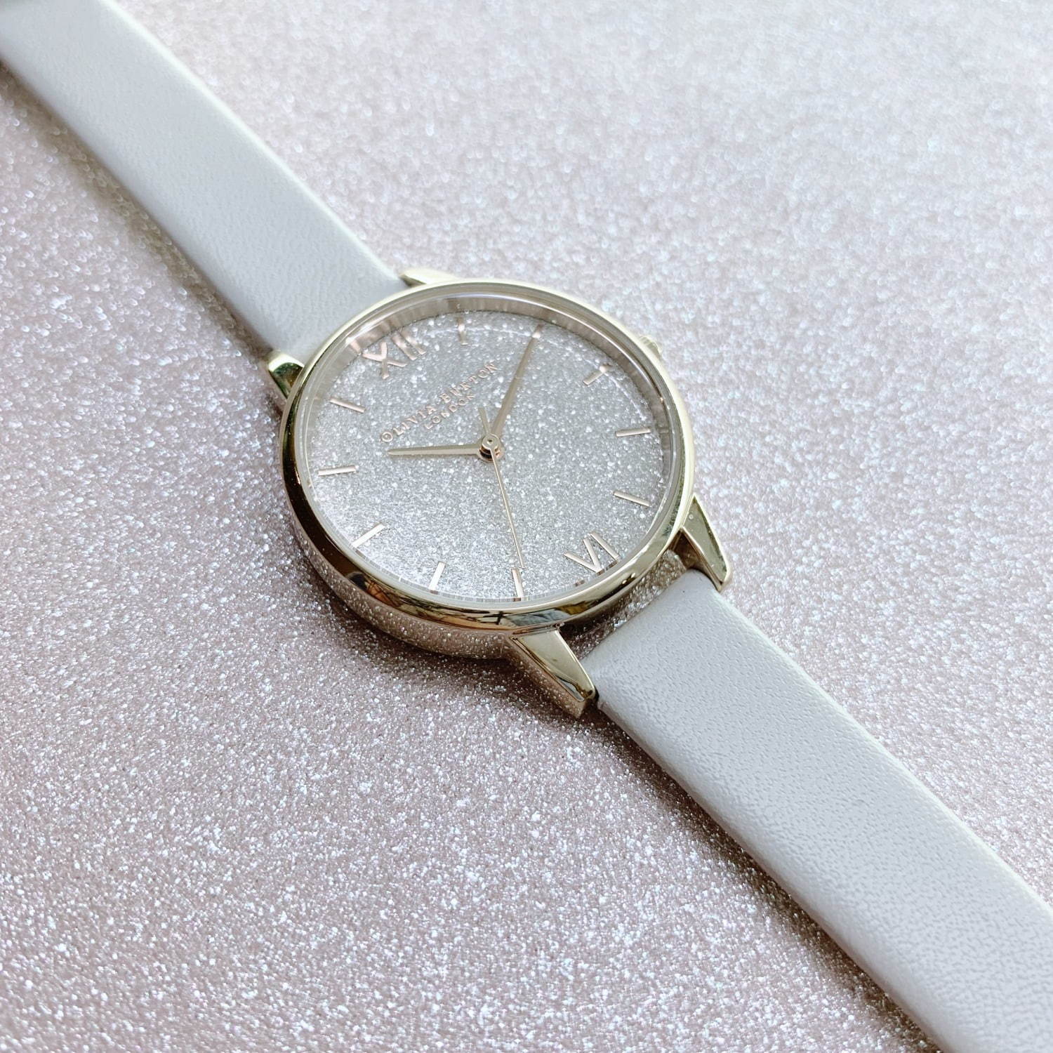 オリビア・バートンの新作腕時計 - 煌めくグリッターや“蜂”モチーフ、冬うさぎの文字盤｜写真2