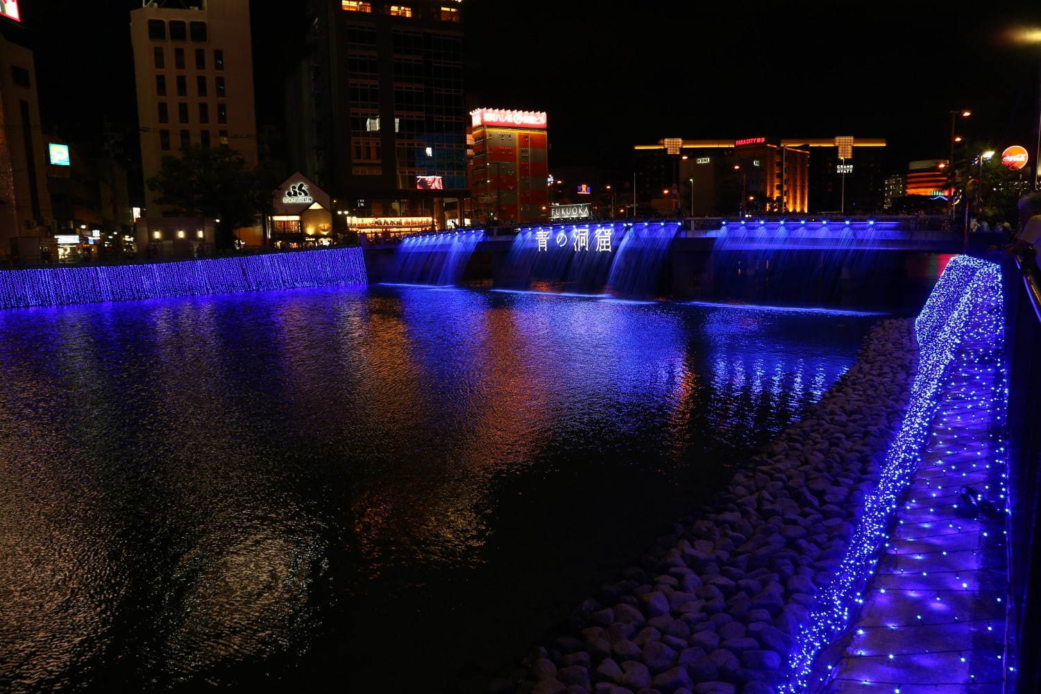 「青の洞窟」福岡初開催、“青い滝”流れる中洲懸橋をロマンチックにクルージング｜写真6