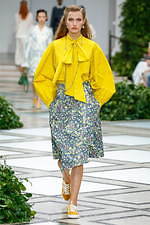 トリー バーチ 2020年春夏コレクション - ダイアナ妃にオマージュを捧げて｜写真13