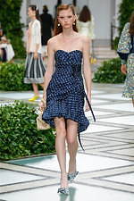 トリー バーチ 2020年春夏コレクション - ダイアナ妃にオマージュを捧げて｜写真19