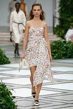 トリー バーチ 2020年春夏コレクション - ダイアナ妃にオマージュを捧げて｜写真21